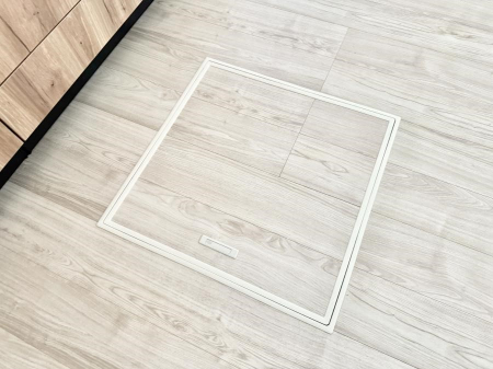 ̑ ݔBꂽ[Xy[XŉƑŜXbL