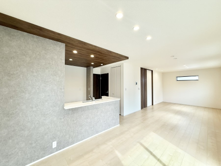 ���r���O ���������났�ƏΊ炪�W�܂�A�S���܂郊�r���O