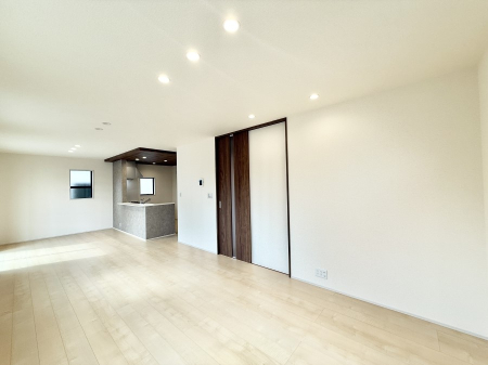 ���r���O ���������S�n�̂����A���z�̃��r���O