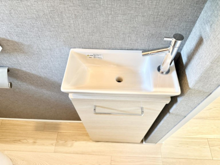 ʑEʏ Ƒ݂Ȃg₷zuł