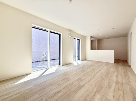 ���r���O ���������났�ƏΊ炪�W�܂�A�S���܂郊�r���O