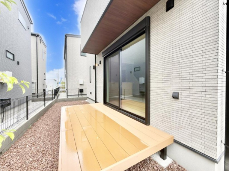 ̑ Oρ~nɂƂ肠΂̃Xy[XA₩ȕ͋Cł