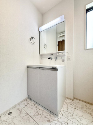 ʑEʏ Ƒ݂Ȃg₷zuł