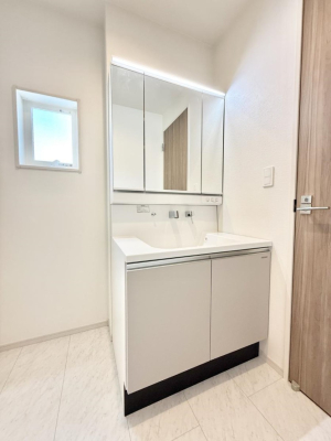 ʑEʏ 邢ʏ͖̎yłႢł