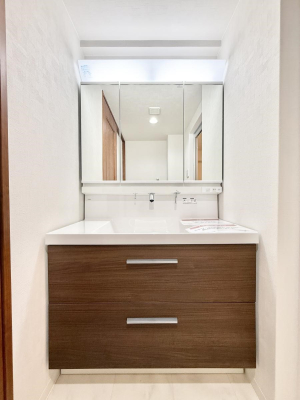 ʑEʏ 邢ʏ͖̎yłႢł