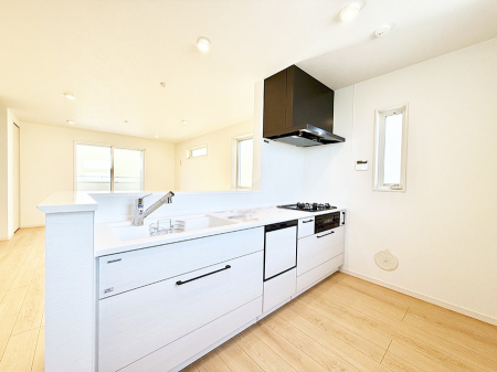 �L�b�`�� �����������������Ԃ����܂��A�Ί炠�ӂ��L�b�`��