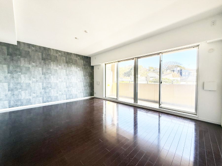 ���r���O ���������S�n�̂����A���z�̃��r���O