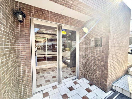 �G���g�����X �O�ρ��A�邽�тɈ��S����^���Ă����A���J�ɊǗ����ꂽ���L���