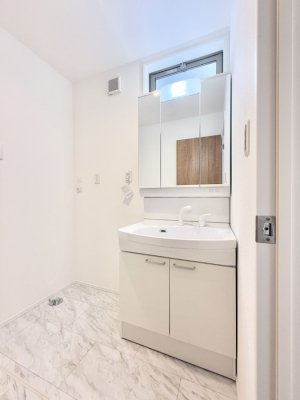 ʑEʏ Ƒ݂Ȃg₷zuł