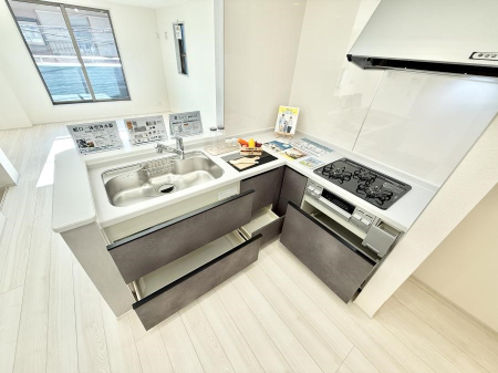 �L�b�`�� �������Ƒ����J��[�߂�A������̂���L�b�`��