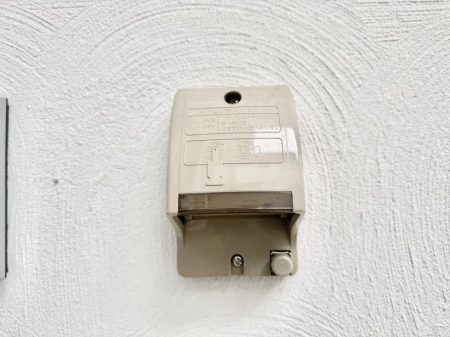 ���̑����� �ݔ������O�ɓd���R���Z���g������΁A�������@�ő���O�ǂ�|������ȂǕ֗��ł��B