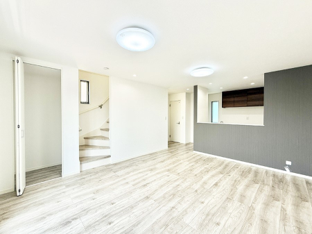 ���r���O ���������S�n�̂����A���z�̃��r���O