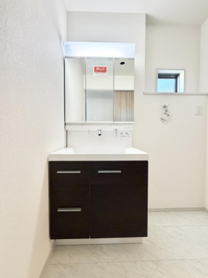 ʑEʏ 邢ʏ͖̎yłႢł