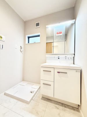 ʑEʏ Ƒ݂Ȃg₷zuł