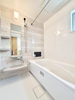 ���� �����������������F�����̕ǖʁA������芰����o�X���[��