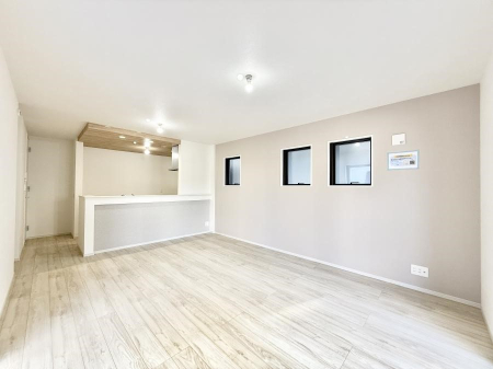 ���r���O ����