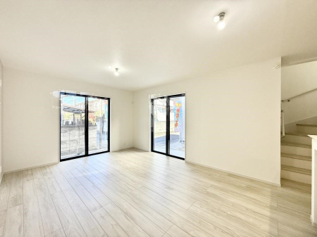 ���r���O ����