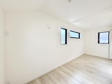 �Q�� ����