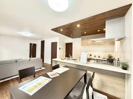 ���r���O ���������났�ƏΊ炪�W�܂�A�S���܂郊�r���O