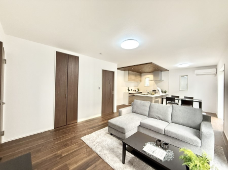 ���r���O ���������R�Ɖ�b�����܂��A�S�n�悢�ЂƂƂ�