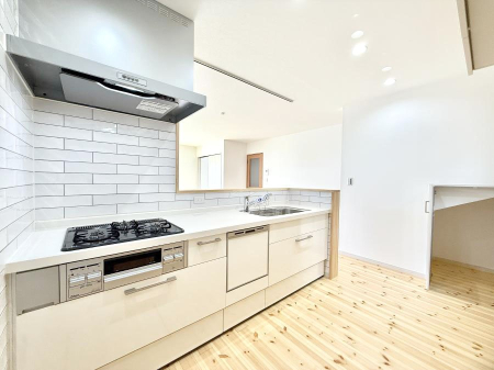 �L�b�`�� �����������������Ԃ����܂��A�Ί炠�ӂ��L�b�`��