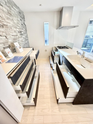 �L�b�`�� �����������������Ԃ����܂��A�Ί炠�ӂ��L�b�`��