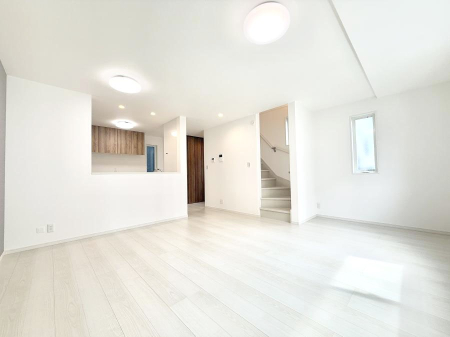 ���r���O ���������S�n�̂����A���z�̃��r���O