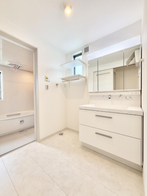 ʑEʏ Ƒ݂Ȃg₷zuł