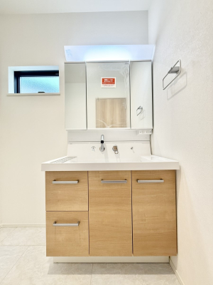 ʑEʏ Ƒ݂Ȃg₷zuł