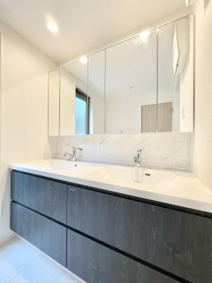 ʑEʏ 邢ʏ͖̎yłႢł