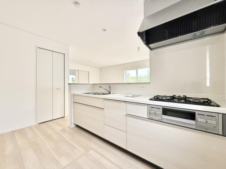 �L�b�`�� �����������������Ԃ����܂��A�Ί炠�ӂ��L�b�`��