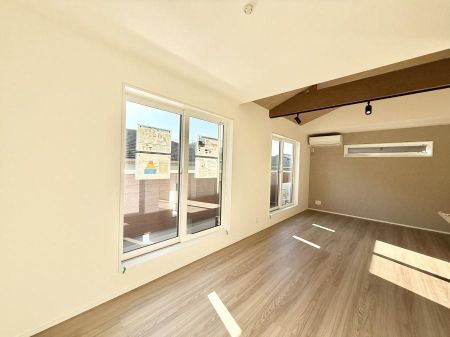 rO 났ƏΊ炪W܂AS܂郊rO