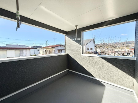 �o���R�j�[ ������ �G�߂̈ڂ낢����������J���I�ȋ�Ԃł�