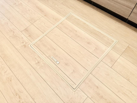 ̑ ݔBꂽ[Xy[XŉƑŜXbL