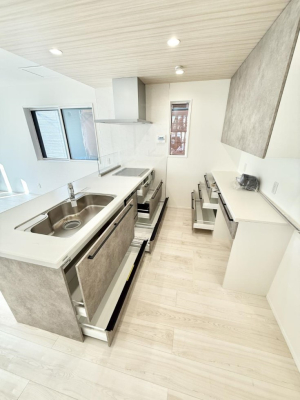 �L�b�`�� �����������������Ԃ����܂��A�Ί炠�ӂ��L�b�`��