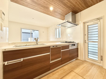 ���r���O ���������S�n�̂����A���z�̃��r���O