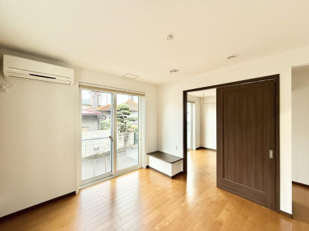 ���r���O �������������ꂽ�C���e���A���f����A�X�^�C���b�V���ȋ��