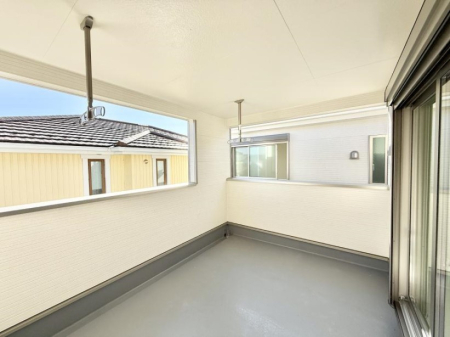 �o���R�j�[ ������ �G�߂̈ڂ낢����������J���I�ȋ�Ԃł�