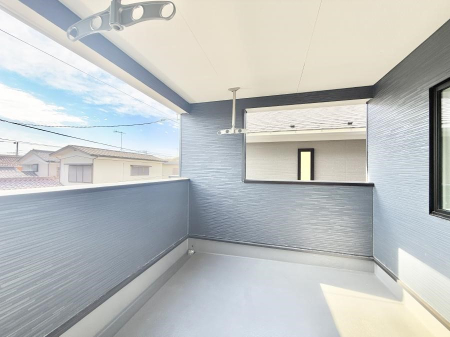 �o���R�j�[ ������ �G�߂̈ڂ낢����������J���I�ȋ�Ԃł�