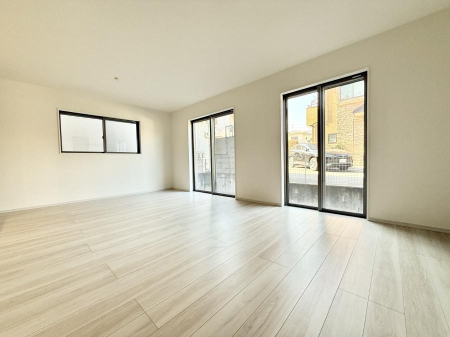 ���r���O ����