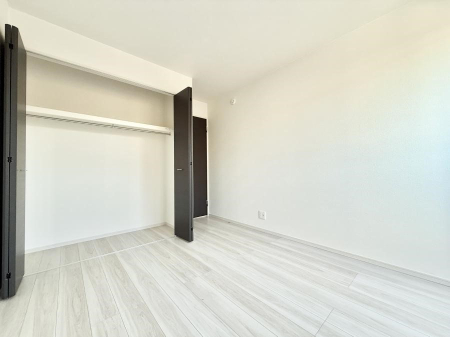 �Q�� ����