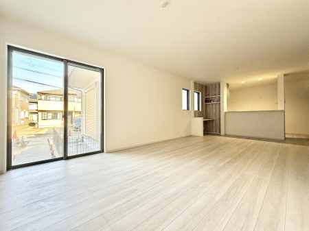 ���r���O ����