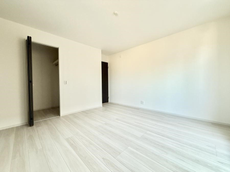 �Q�� ����