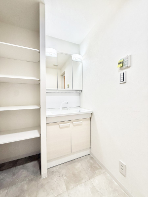 ʑEʏ 邢ʏ͖̎yłႢł