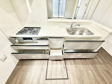 �L�b�`�� �������Ƒ����J��[�߂�A������̂���L�b�`��