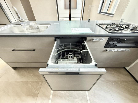 ���̑����� �ݔ�����ԂȂ����I�H����s�J�s�J�Ɏd�グ�Ă���܂�