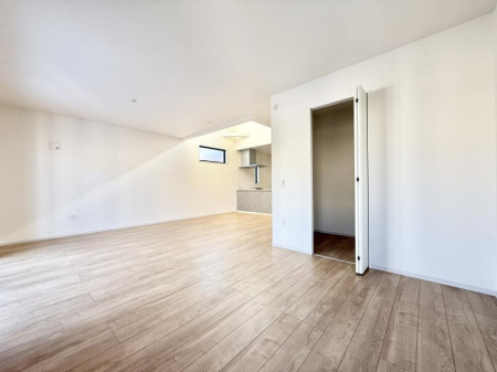 ���r���O ���������S�n�̂����A���z�̃��r���O