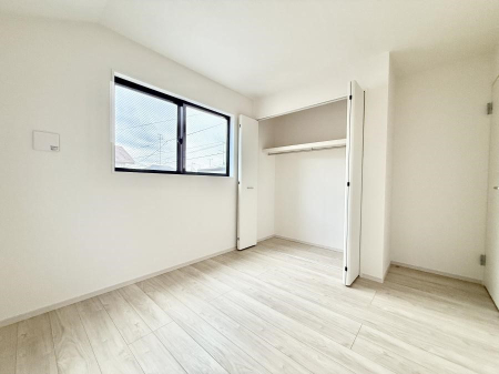 �Q�� ����