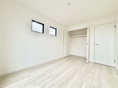 �Q�� ����