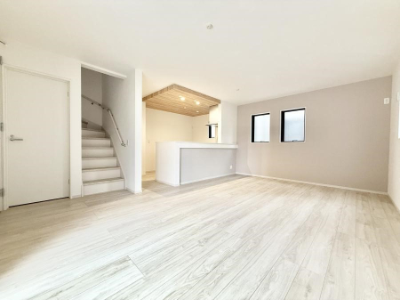 ���r���O ����